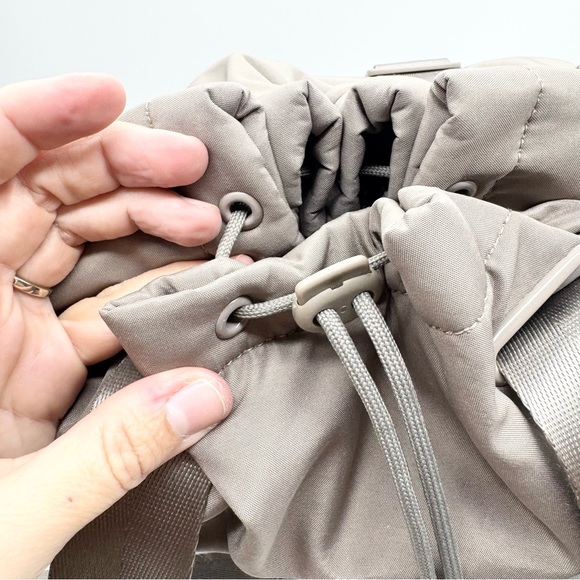 BEYOND YOGA Convertible Cinch Top Gym Bag In Birch Taupe Large Minimalist Travel main image 4
